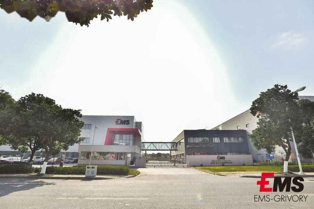 点击进入看图评论 现场有多红,气氛有多浓!艾曼斯新能源汽车...(图4)