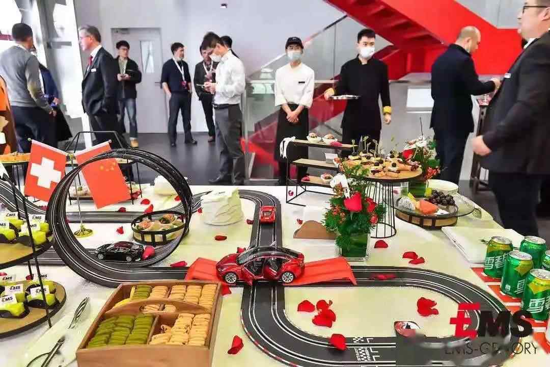 点击进入看图评论 现场有多红,气氛有多浓!艾曼斯新能源汽车...(图35)
